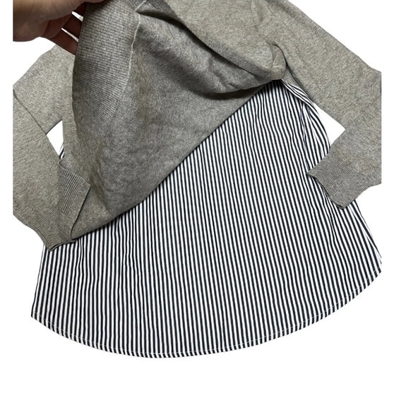 Honey Punch Women’s Size L Stripe Gray Pullover Sweater V-Neck Nautical Layer - Picture 3 of 10